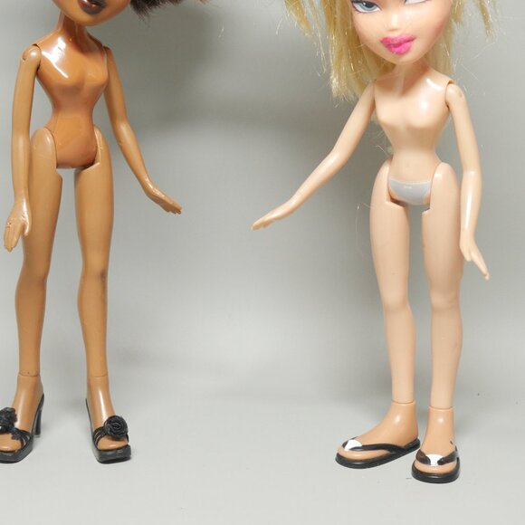 Pair 2X Bratz Dolls Sasha Chloe No Clothes - Picture 3 of 5